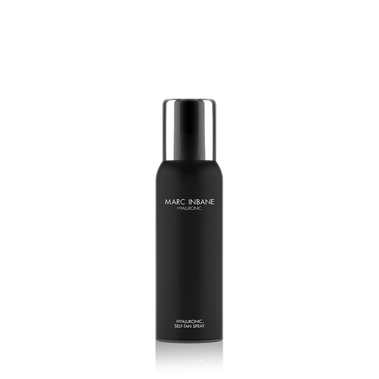 Marc Inbane Hyaluronic Self-Tan Spray – elegant svart flaska med silverkork.
