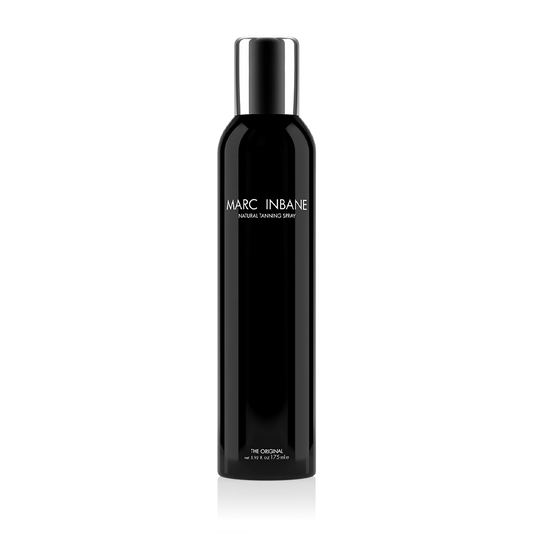 Frilagd produktbild av Marc Inbane Natural Tanning Spray i elegant svart flaska med silverdetaljer.