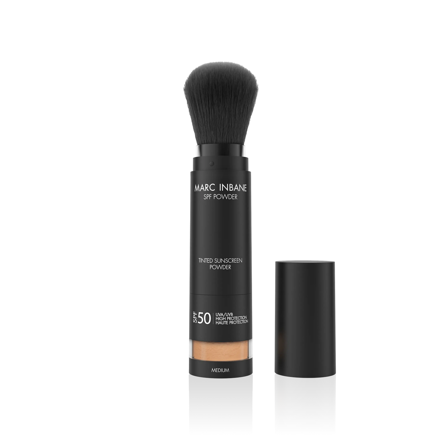 Marc Inbane SPF Powder Medium – solskyddspuder SPF50 med mineralfilter och inbyggd borste för smidig applicering.